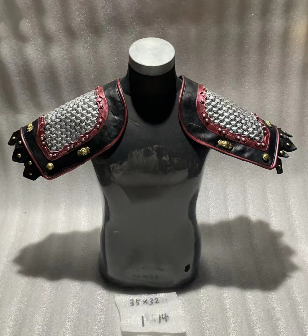 Cosplay Material For Prop - واقي كتف مدرع فضي مادة إسفنجية